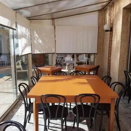 Adonis Arc Aix Отель 3*