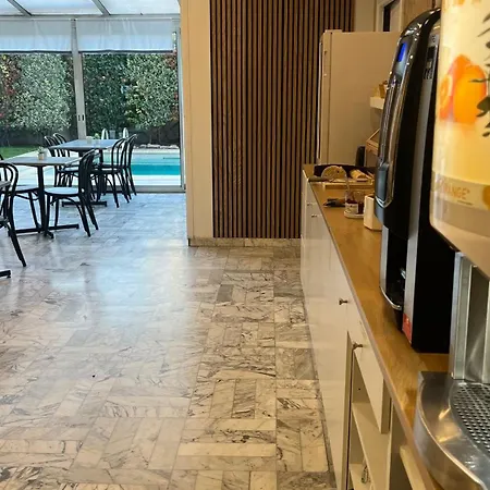 أدونيس آرك إيكس