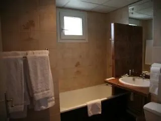 فندق أدونيس آرك إيكس آيكس أومبروفينس
